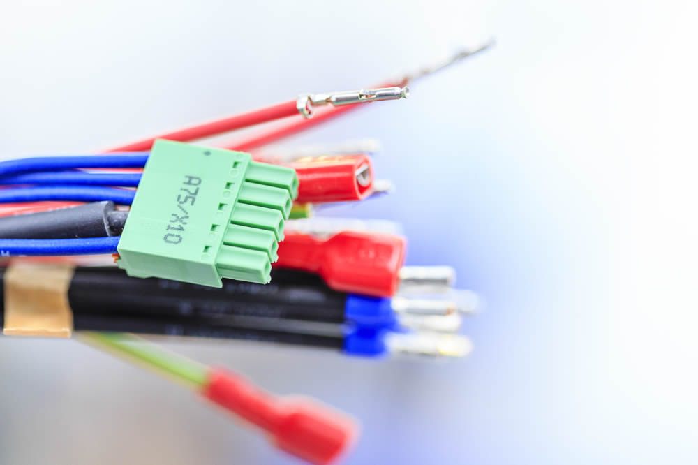 Soluciones personalizadas para marcaje y etiquetado de cables y conectores